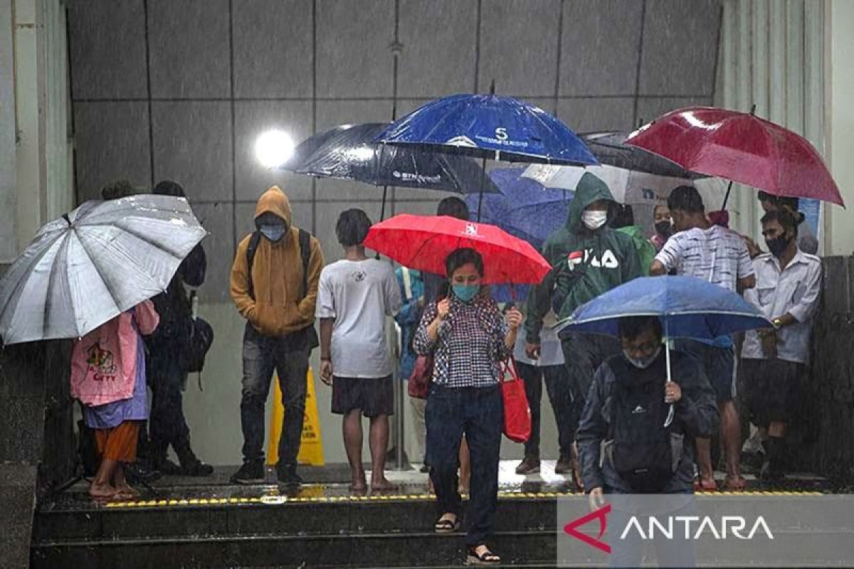 BMKG Forecasts Rain Across Jakarta Monday Afternoon to Evening