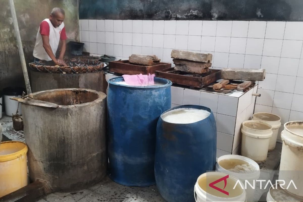 Kulon Progo tofu artisans adjust sizes to offset rising soybean prices