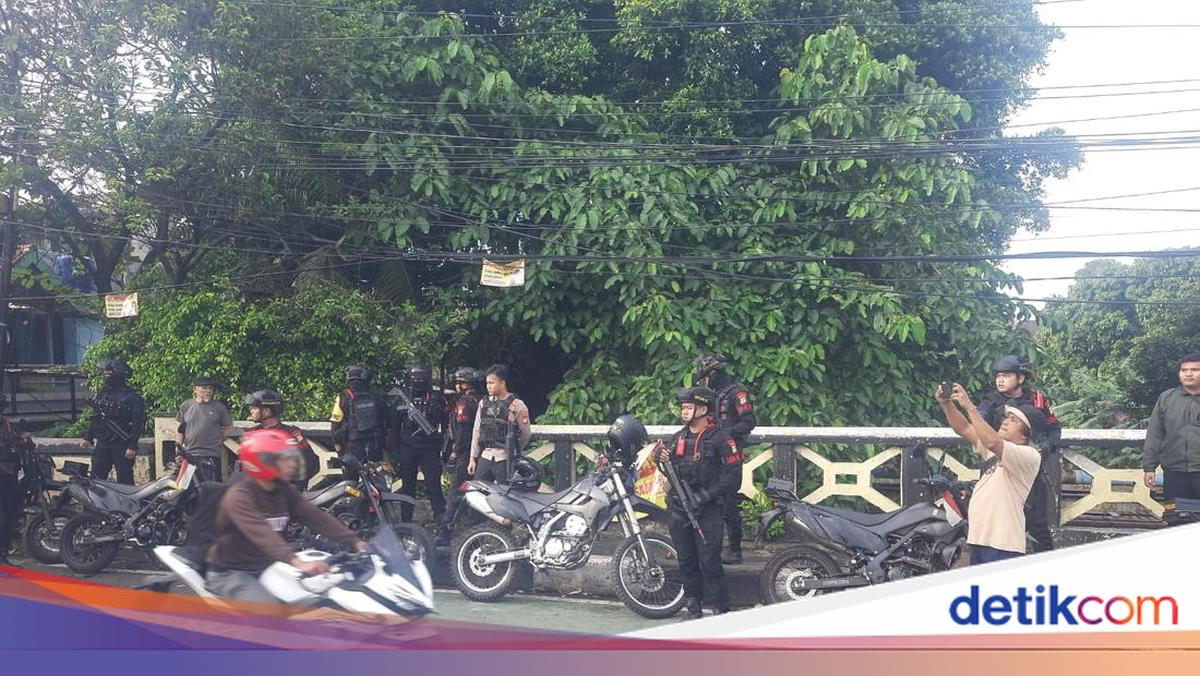 Riot Near Klender Station Dispersed, Firecrackers and Bows Seized