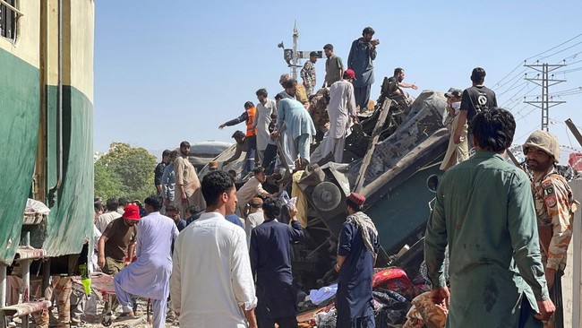24 Killed in Devastating Train Track Explosion in Quetta, Pakistan