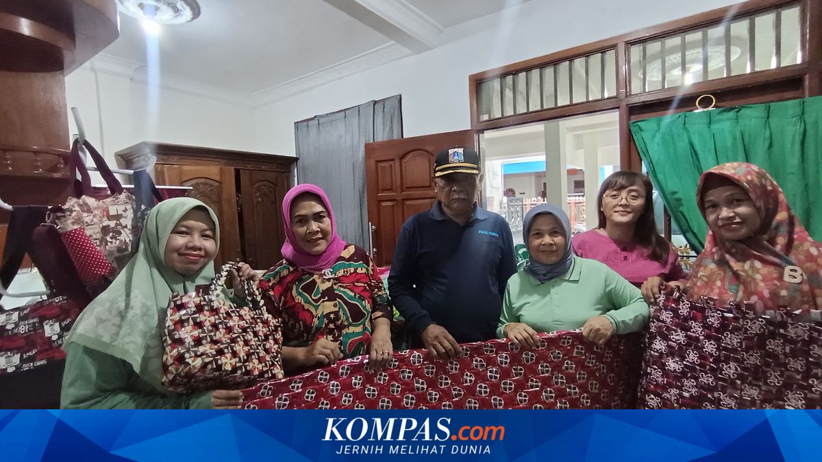 From Waste to Rupiah: East Jakarta's RW 12 Malaka Jaya Converts Waste into Valuable Crafts