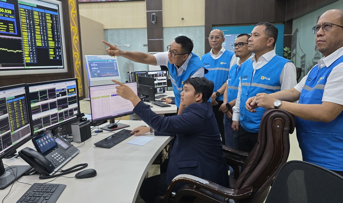 PLN CEO Visits Sumatra Load Control Centre to Accelerate Power System Restoration Following Transmission Disruption