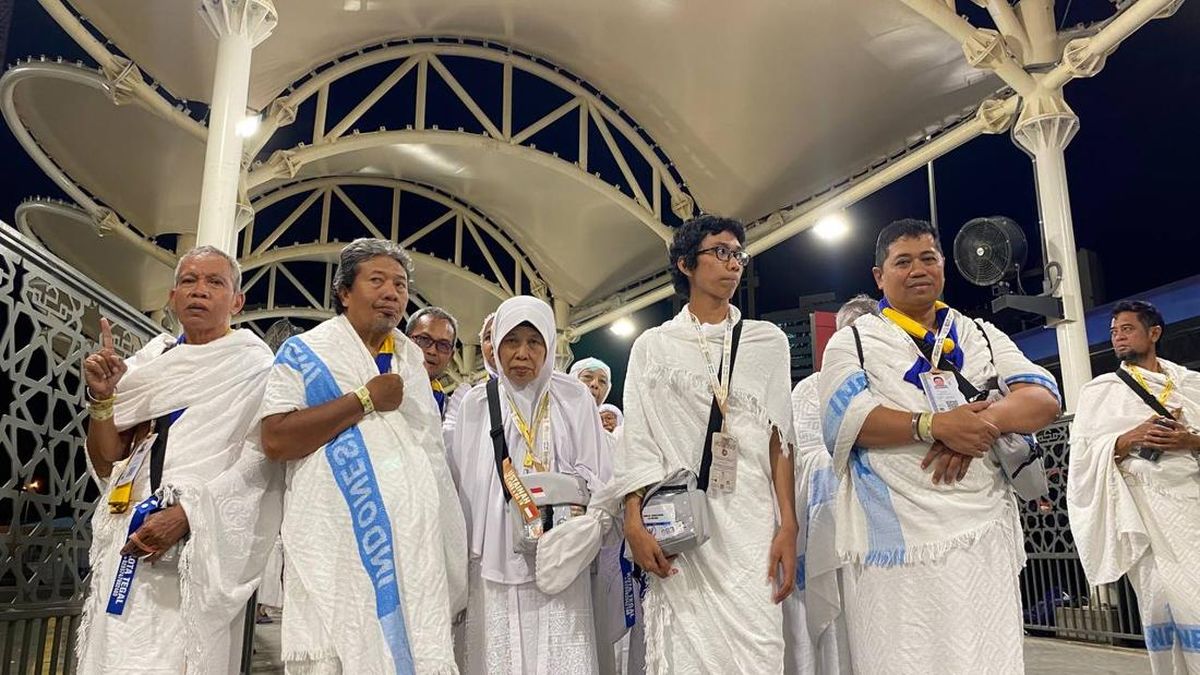 Indonesian Hajj Pilgrims Set Off for Arafah Today