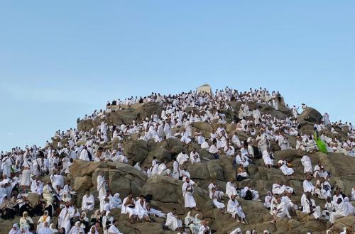 Indonesian Hajj Pilgrims Begin Movement to Arafat Today