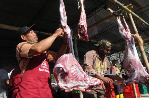 Is It Permissible to Pay Butchers with Sacrificial Meat?