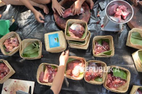 Can Non-Muslims Receive Qurbani Meat?