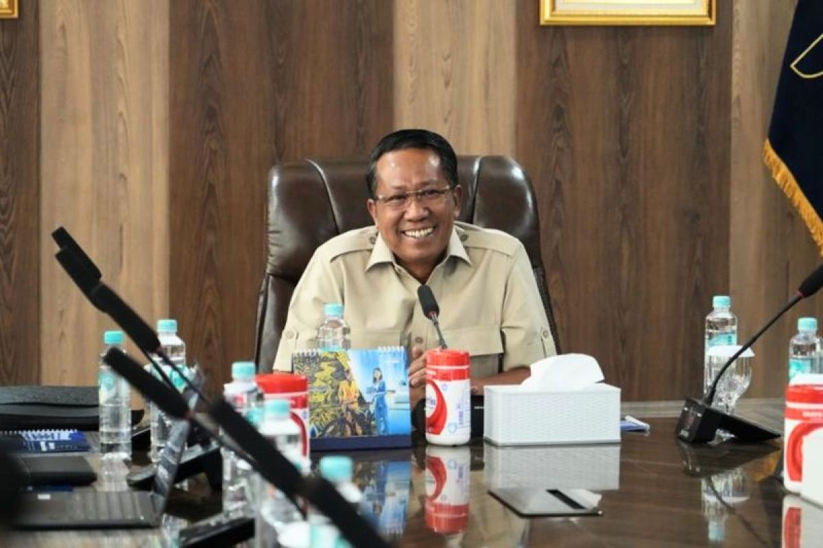 Law Minister uses social media to gather public complaints