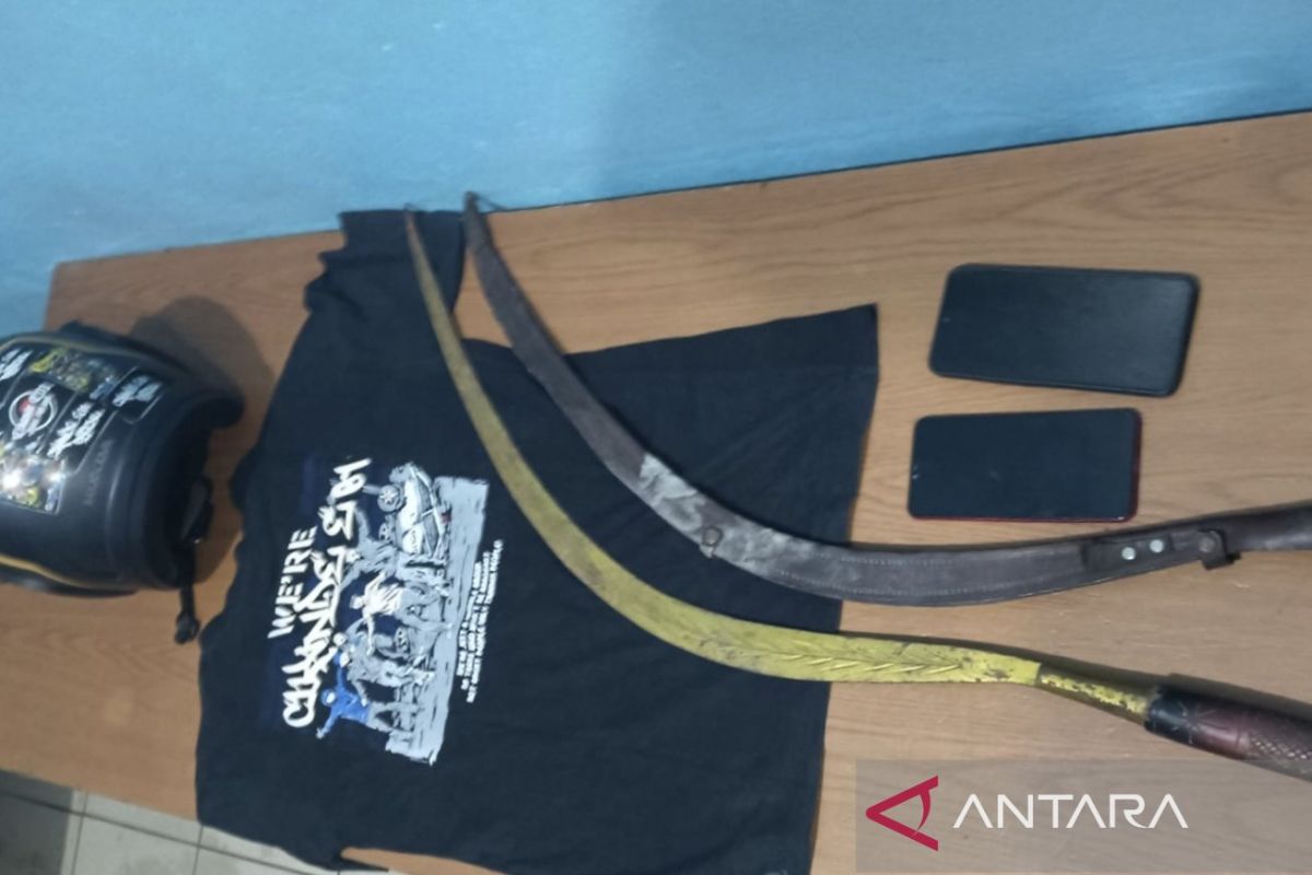 Police arrest three motorcycle gang members who slashed two men in Tangerang
