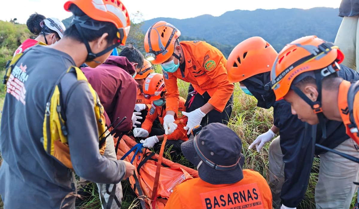 Five climbers struck by lightning on Monrolo Peak, one dead
