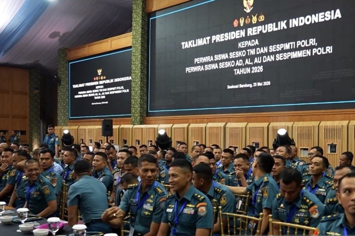President briefs 1,000 TNI-Polri officers at Seskoad