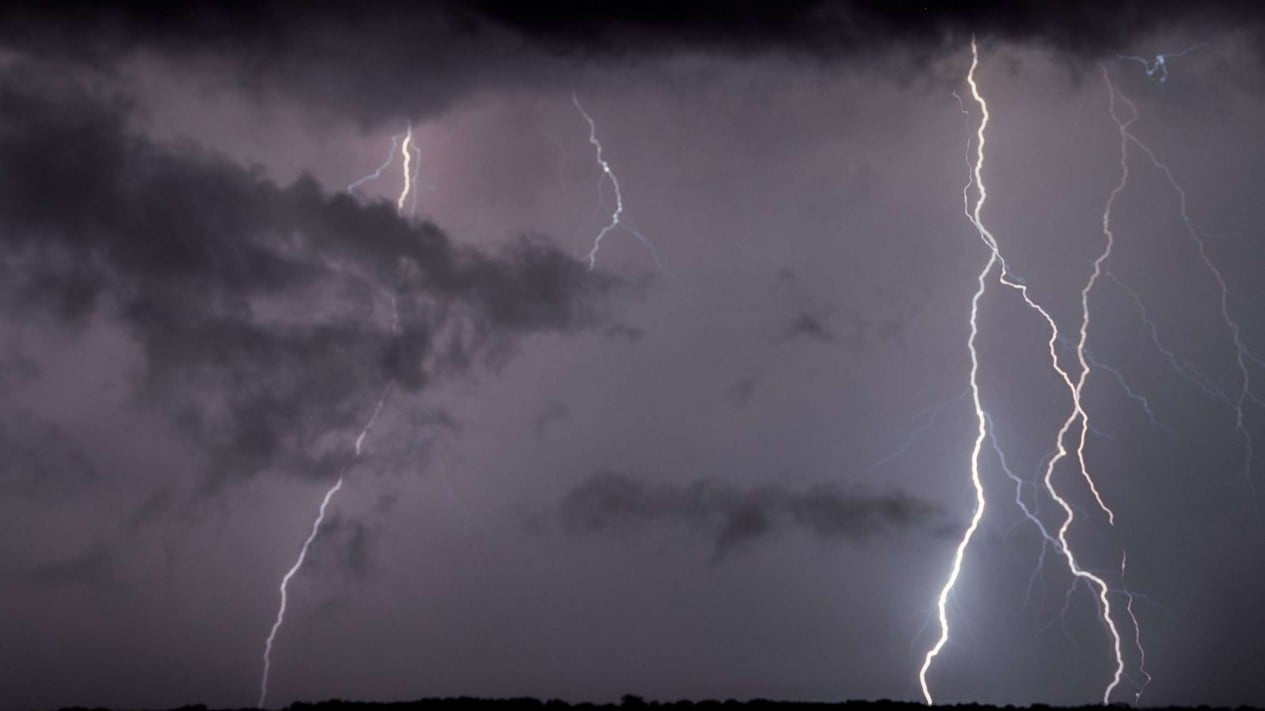 Five Hikers Struck by Lightning on Mount Monrolo Peak in Maros, One Dead