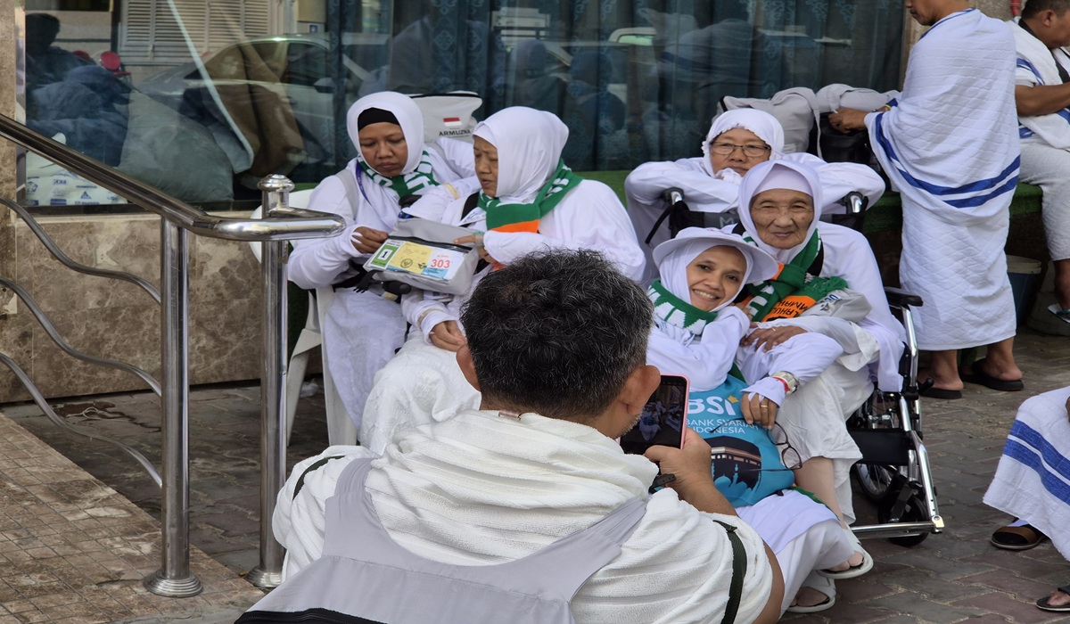 Indonesian Hajj Pilgrims Begin Departure to Arafah in Three Batches Today