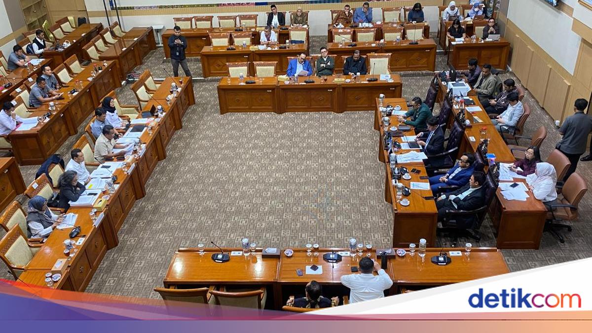 DPR Commission III Chairman: Police Bill Complements Criminal Code and Criminal Procedure Code, No Deviation