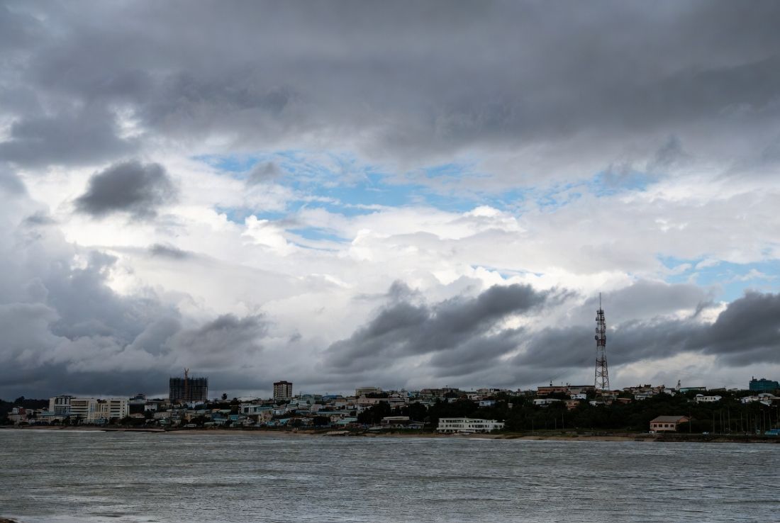 BMKG warns of heavy rain and strong winds in Batam
