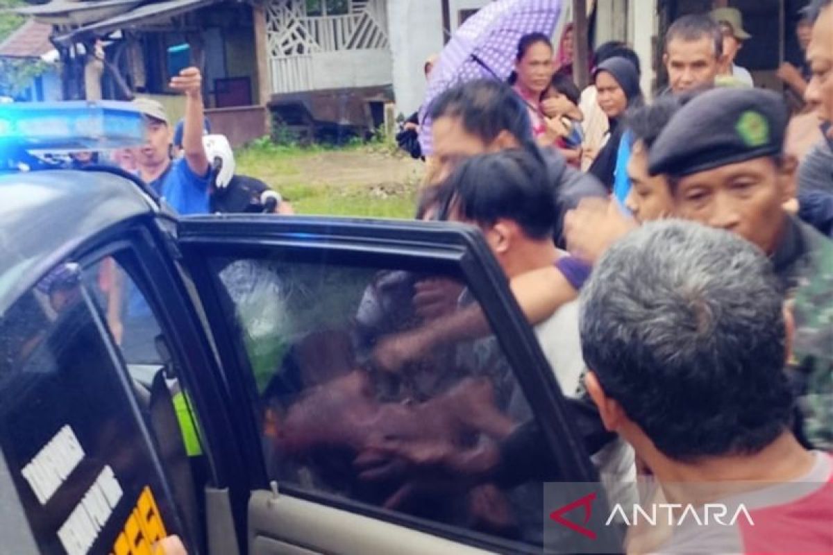 Man beaten by mob in Tangsel after allegedly molesting child while intoxicated