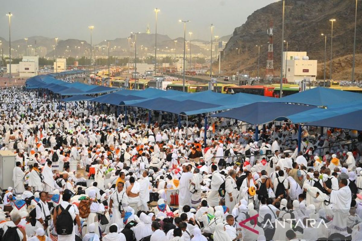 Hajj Supervisor Asrorun Niam Sholeh urges pilgrims to increase devotional acts during Arafah standing