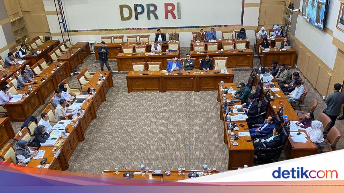 DPR Commission III Forms Special Committee for Police Bill, Chaired by Habiburokhman