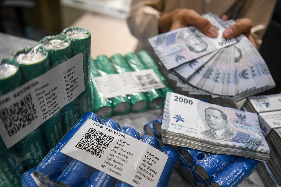BI Hikes Key Rate to Boost Rupiah Appeal