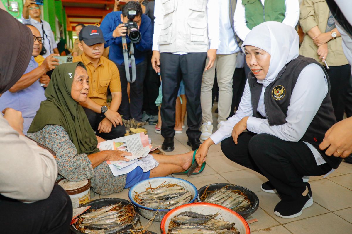 Khofifah Ensures Staple Prices in East Java Remain Stable Ahead of Eid al-Adha