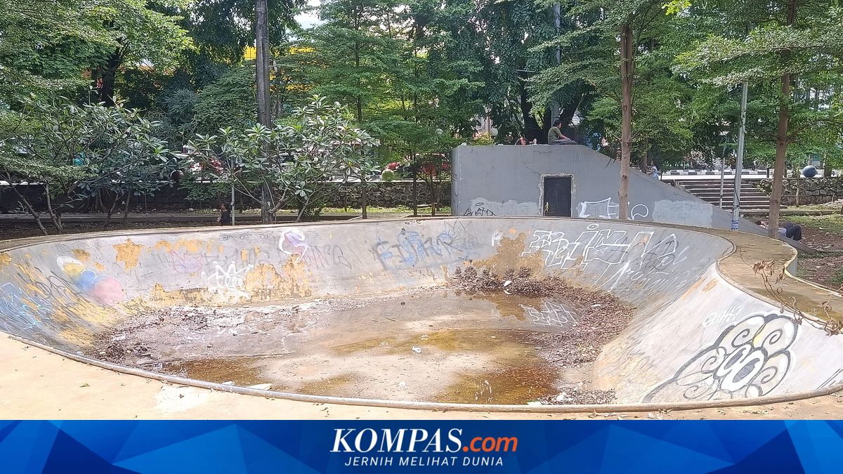 Bekasi Skatepark Built During Ridwan Kamil’s Tenure Now Neglected with Peeling Paint and Cracks