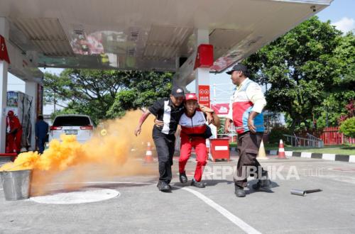 Pertamina Retail Strengthens Worker Preparedness Through PKD Simulation at Malang's COCO Langsep Petrol Station