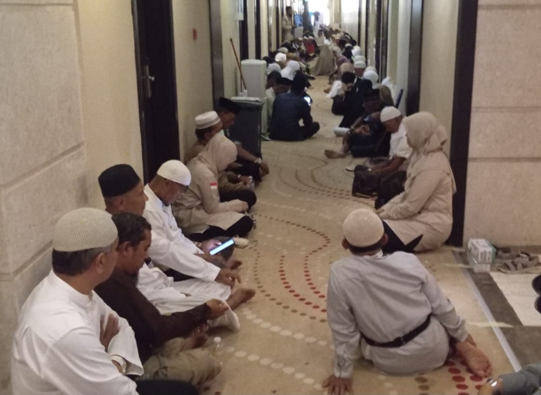 Emotional Outpouring as Padang Kloter 14 Pilgrims Prepare for Arafah Ahead of 2026 Hajj Peak