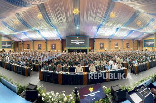 Seskoad Commander Hails Event Historic as President Prabowo Briefs 1,095 TNI and Police Officers