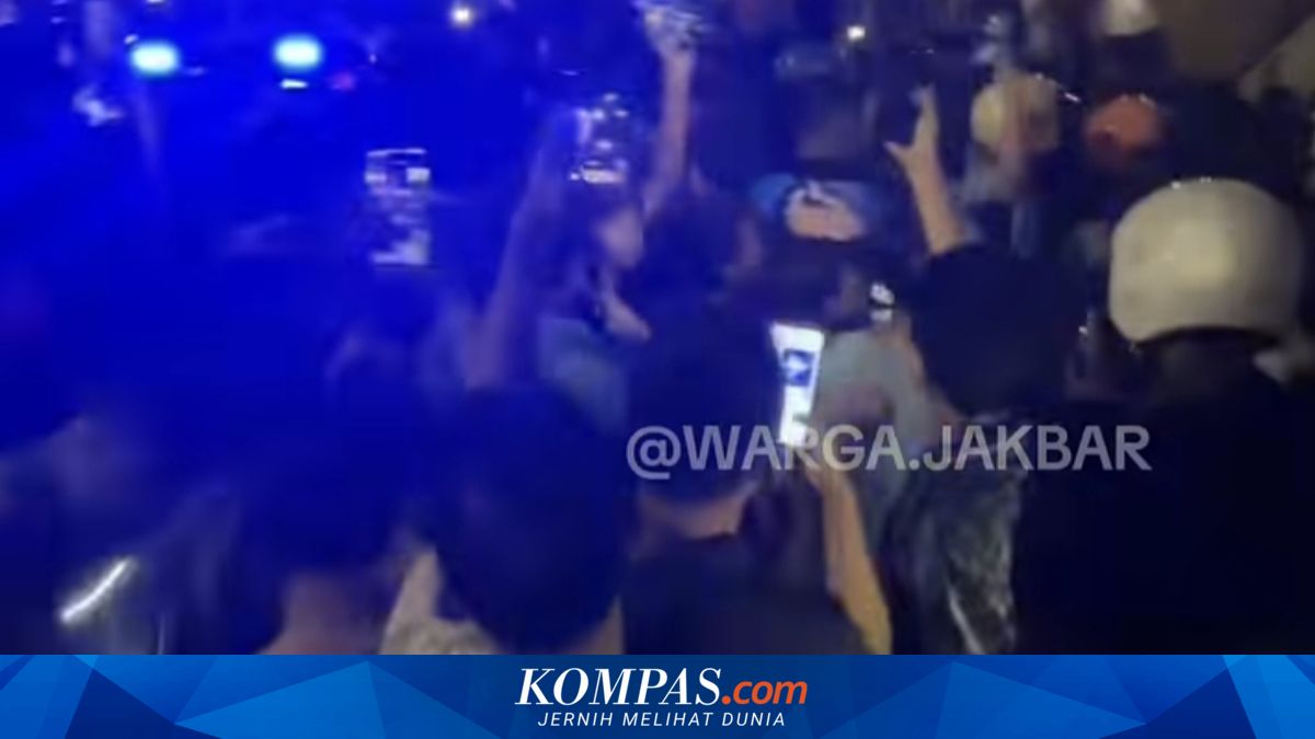 Power Bank Thief in West Jakarta Beaten by Mob, Mistaken for Robber