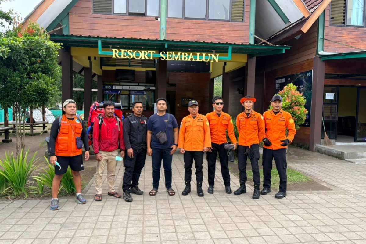 TNGR evacuates injured Malaysian hiker from Mount Rinjani
