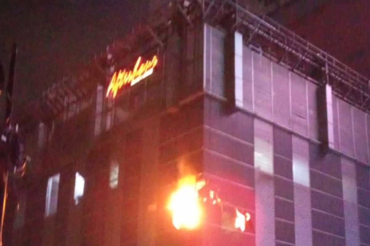Employee injured in coffee shop fire at Poins Square Mall, Lebak Bulus