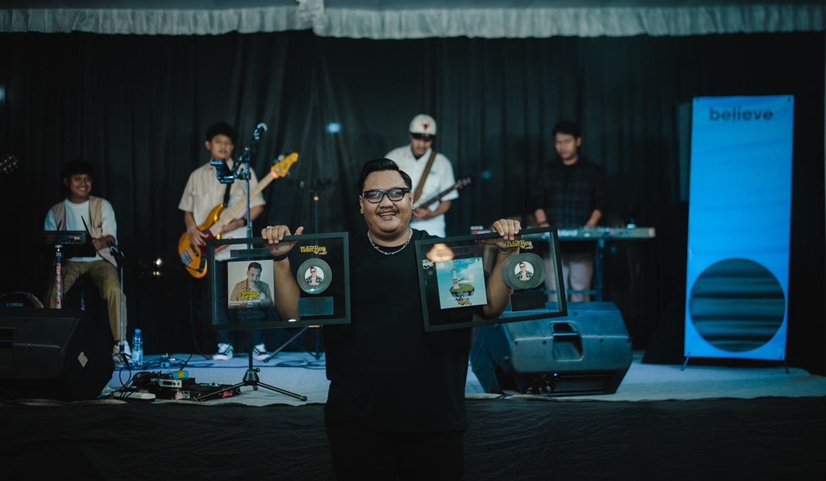 Ndarboy Genk Awarded Platinum Certification by Krumulo, Demonstrating Javanese Pop's National Market Dominance