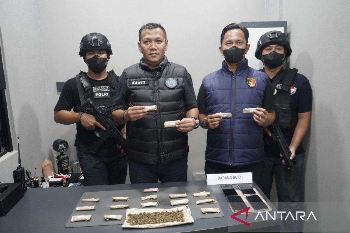 Police thwart cannabis trafficking concealed in fish feed drums in Tangerang