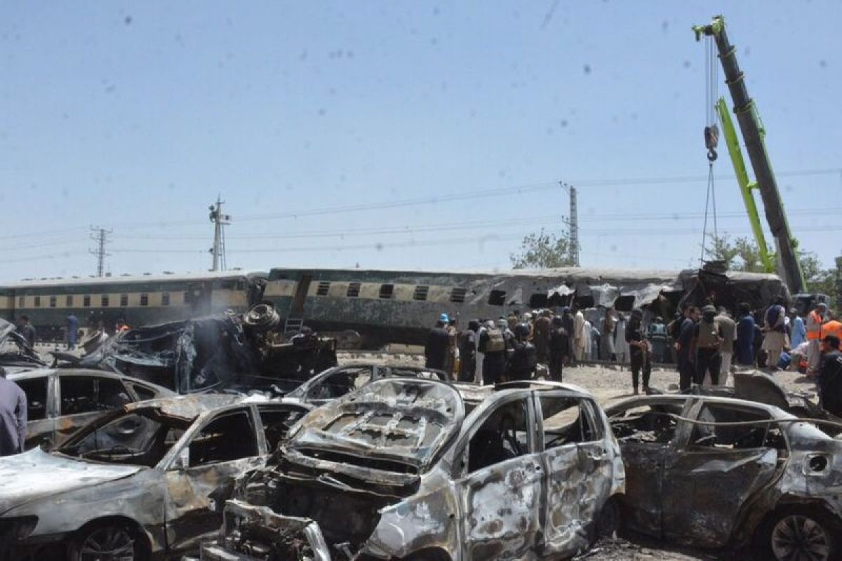 23 killed in Pakistan military train blast