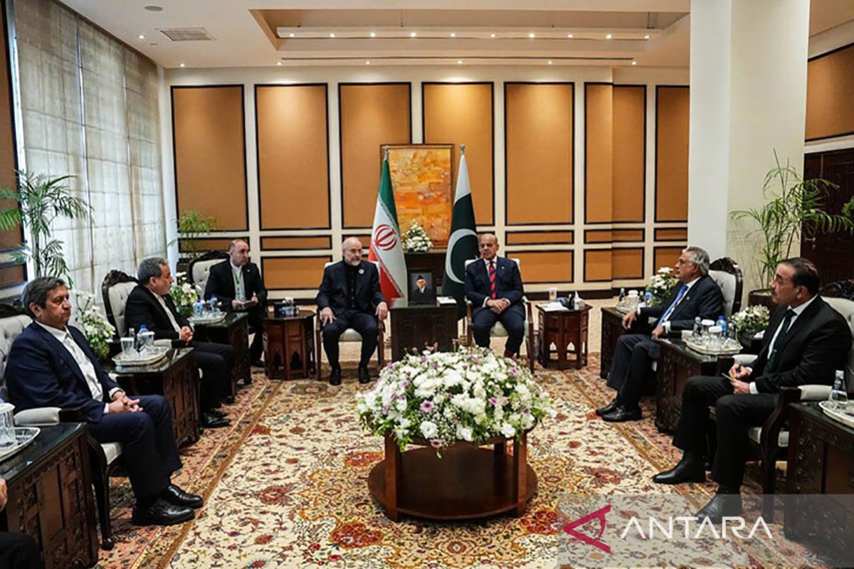 Qalibaf and Araghchi arrive in Qatar for Iran-US negotiations