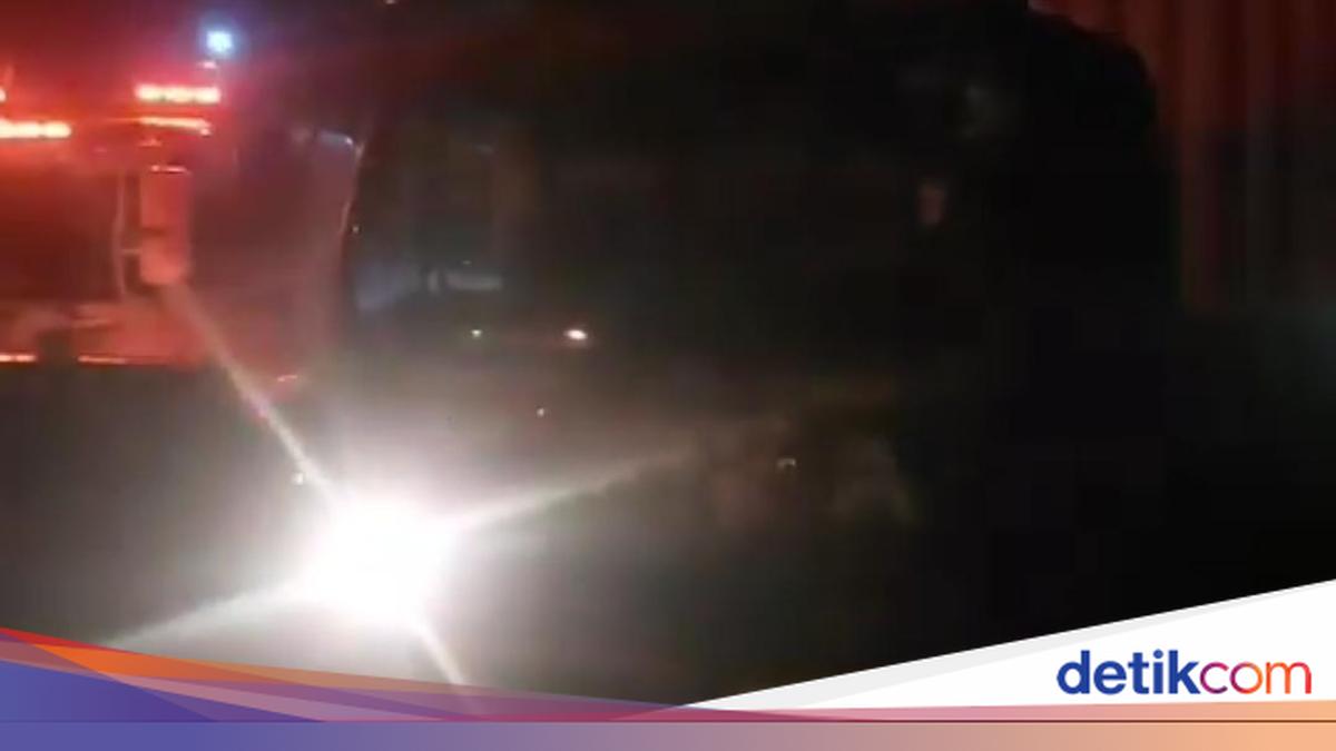 Severe traffic congestion on Cilincing-Cakung route as police identify cause