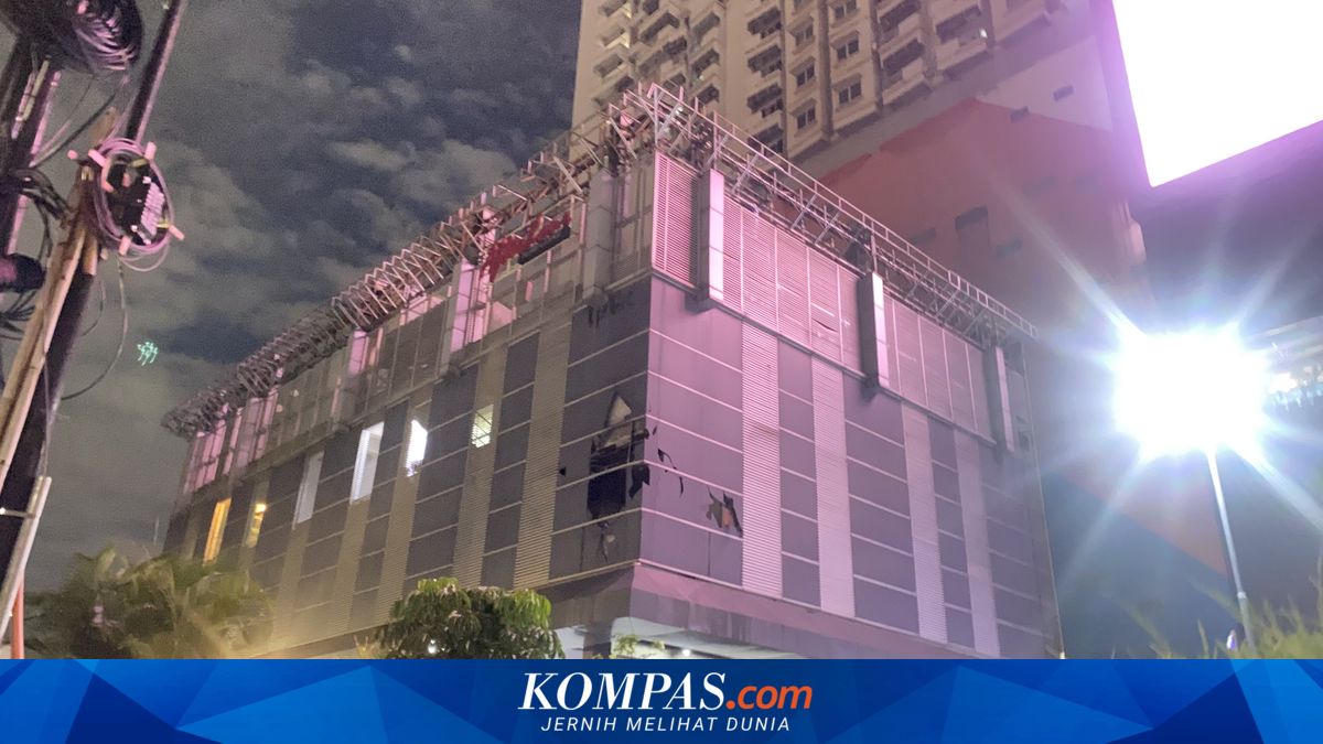 Fire at Afterhour Poins Square in South Jakarta Leaves One Injured