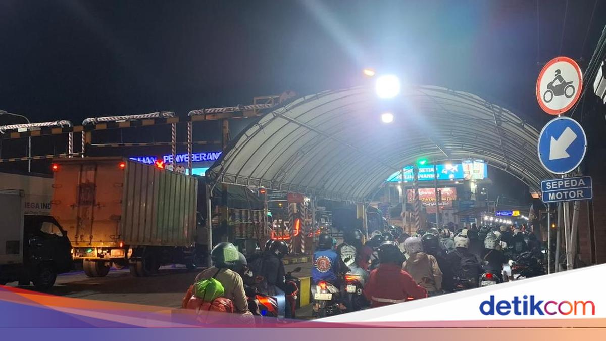 H-2 Idul Adha: Gilimanuk Port Traffic Jams Extend 950 Metres Overnight