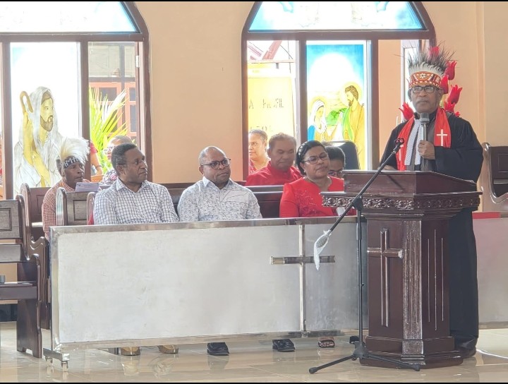 Strengthening Spiritual Values: Sorong Mayor Attends Pentecost Service and Handover of GKI Elim Malanu Congregation Chairmanship