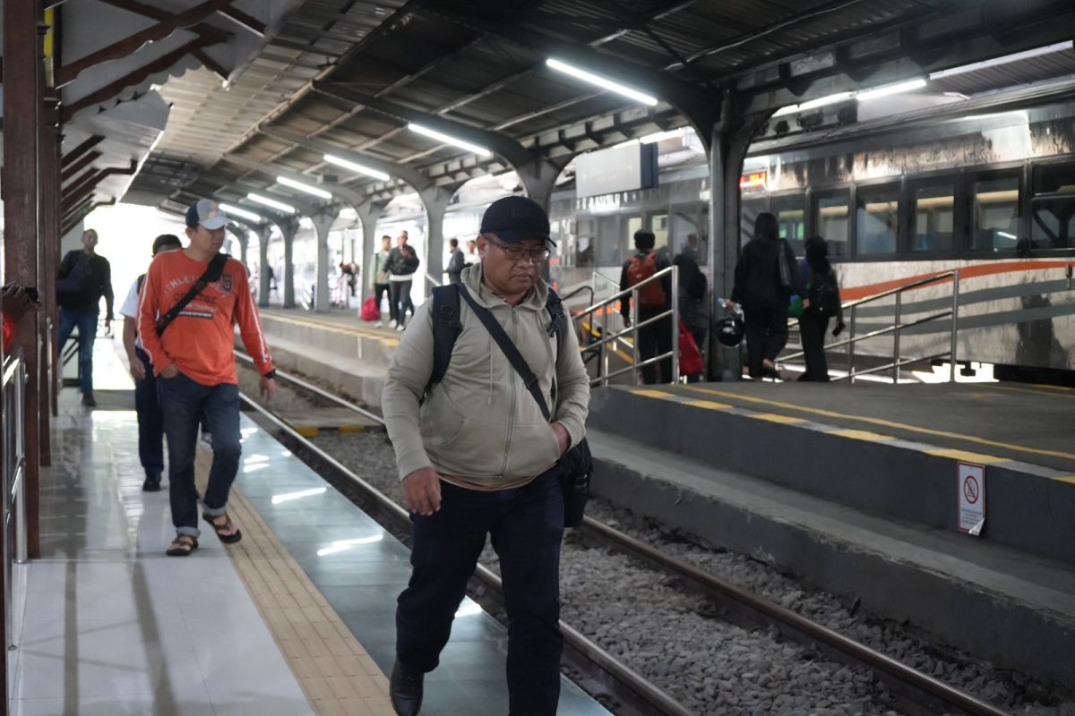 Logawa train delayed by 65 minutes due to locomotive malfunction