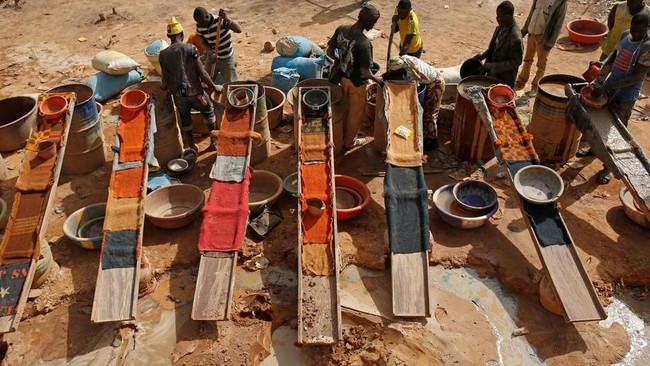 28 Miners Buried Alive in Angola Gold Mine Collapse