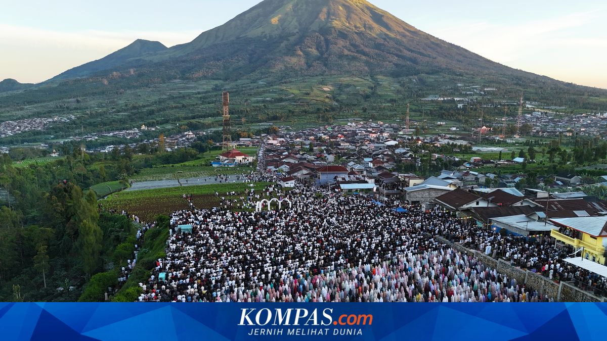 Eid al-Adha Prayer Amid Mountain Scenery in Wonosobo’s Garung Offers Free Homestays for Visitors