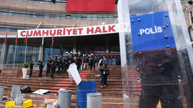 Chaos in Turkey: Opposition Clashes as Erdogan Government Accused of Authoritarianism