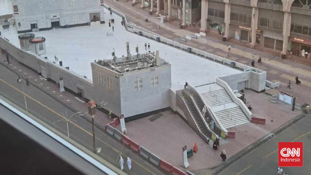  Masjid al-Haram grows quieter as millions of Hajj pilgrims depart for Arafat