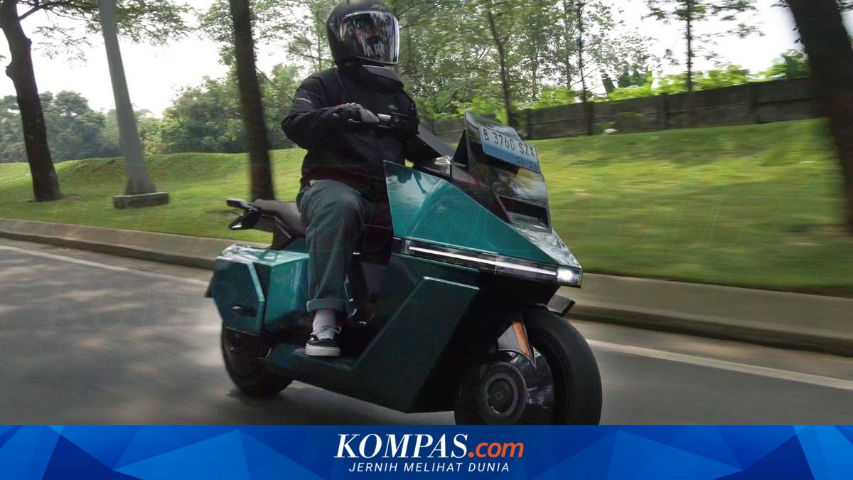 Omoway Omo-X versus Maka Cavalry: A Premium Electric Scooter Comparison