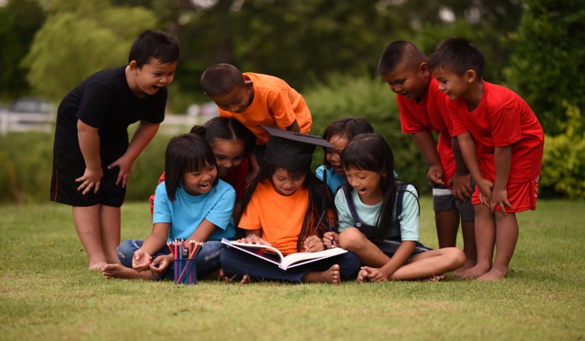 Psychologist's Tips for Building a Reading Culture in Children