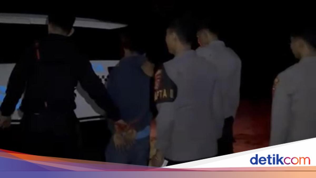 Kendari youth burns parents' house after money refusal