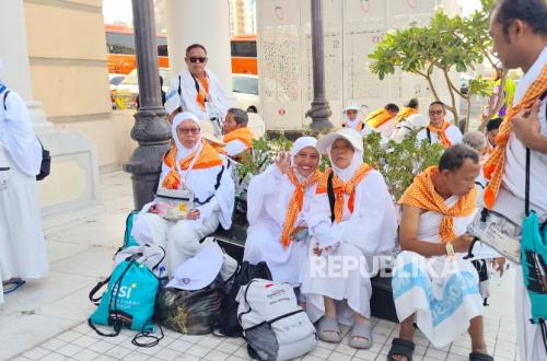 Hajj, Peace, and Plastic