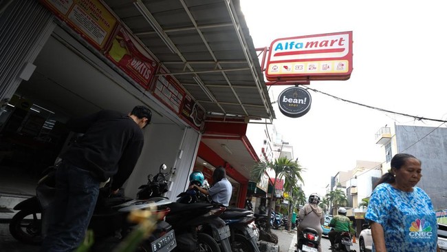 Alfamart Store Closures in Central Lombok Spark Outcry, Retail Boss Explains