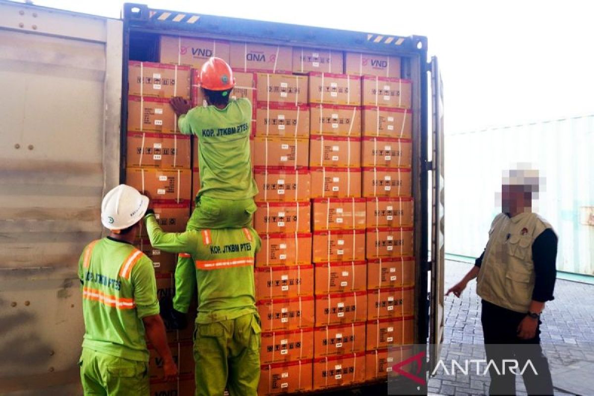 KPK probes containers at Tanjung Emas Port in Customs case
