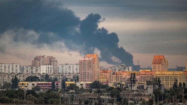Breaking: Russia warns foreigners in Kyiv as systematic attacks begin